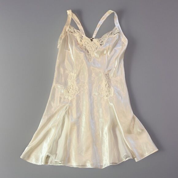 Victoria's Secret Other - Victoria Secret Women's Ivory Sequin Lace Applique Satin Wedding Night Gown Sz M